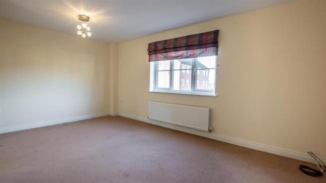 3 bed Town House to rent Image 5