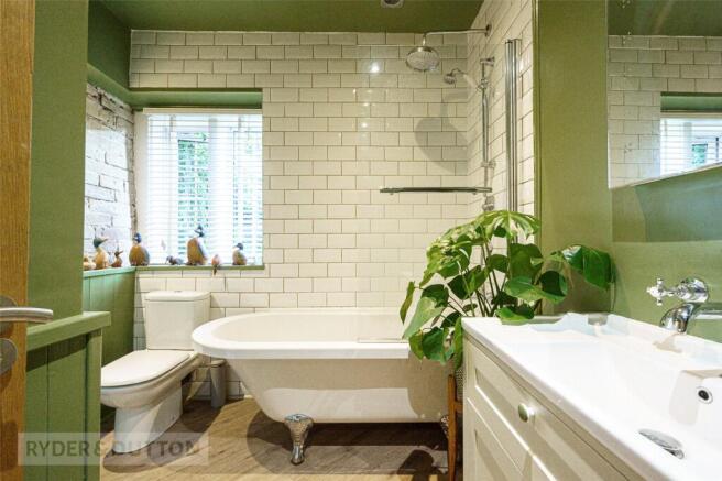 4 bed Detached for sale Image 11