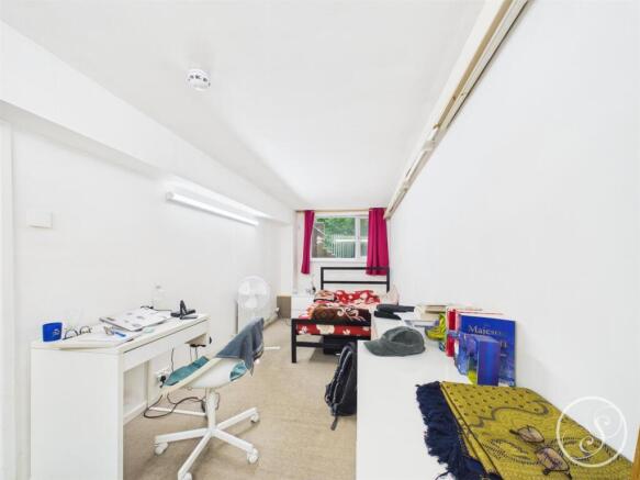 4 bed Terraced for sale Image 5