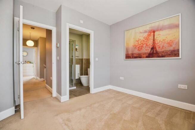 3 bed Detached for sale Image 9
