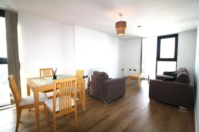 2 bed Apartment to rent Image 6