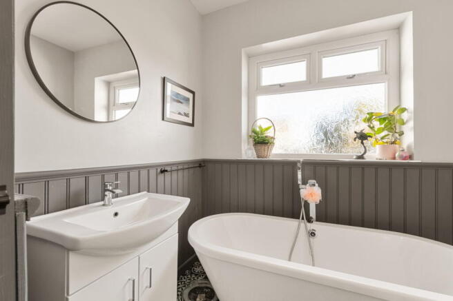 4 bed Semi-Detached for sale Image 12