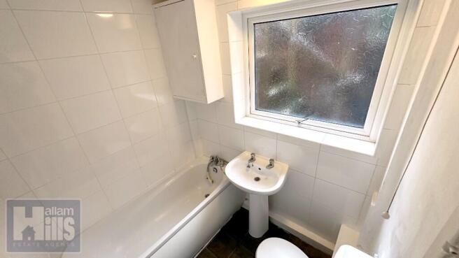 2 bed Terraced to rent Image 9