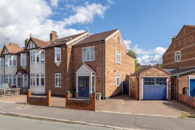 Warboys Crescent, E4