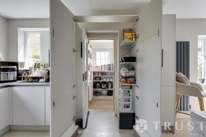 4 bed Detached for sale Image 12