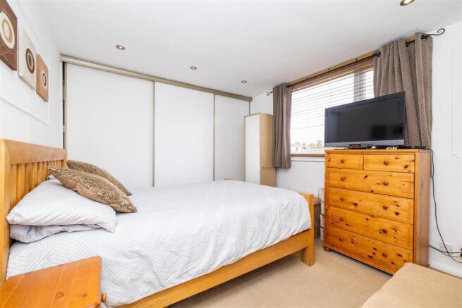 4 bed Semi-Detached Bungalow for sale Image 12