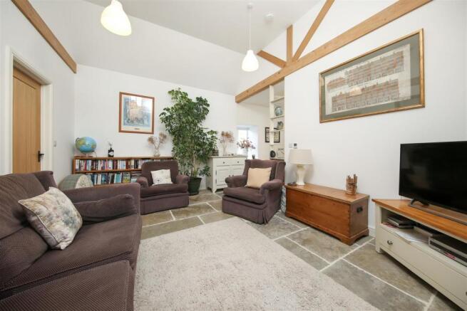 Living Room2.jpg