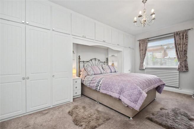 4 bed Bungalow for sale Image 7