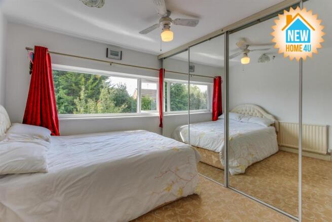 MASTER BEDROOM: