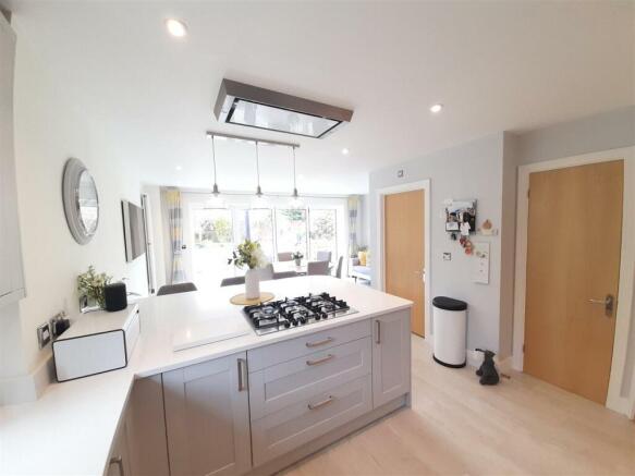 Kitchen new 2.jpg
