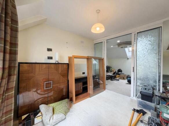 2 bed Flat for sale Image 7