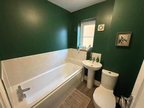 Bathroom.JPG