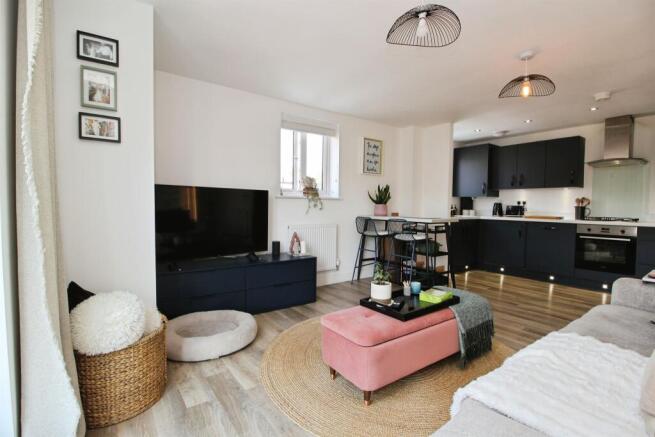 2 bed Flat for sale Image 6