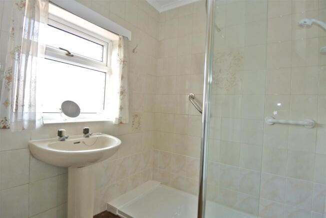 Walk in Shower Room