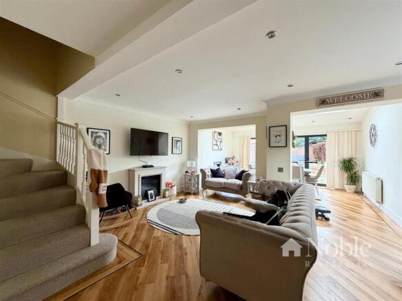 Open Plan Lounge/Diner