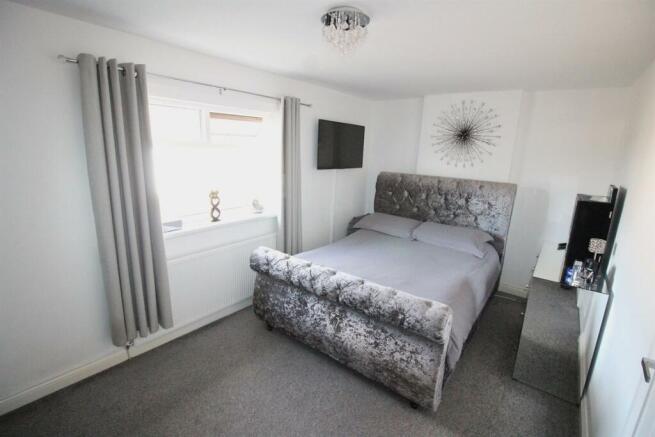 66 Bedale Ave-Bed1b.JPG