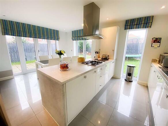 Kitchen & Dining Room