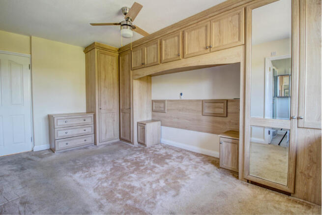 Master Bedroom (2)