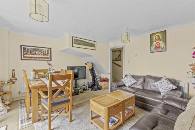 142b Totteridge Road, HP13 6HZ-8.jpg