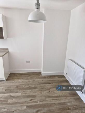 3 bed Semi-Detached to rent Image 6