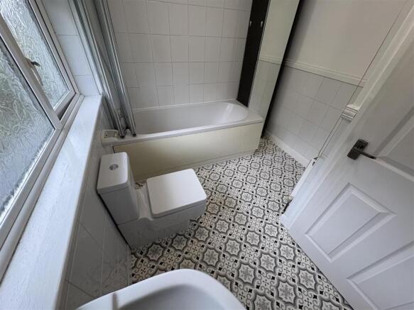 2 bed Town House to rent Image 5