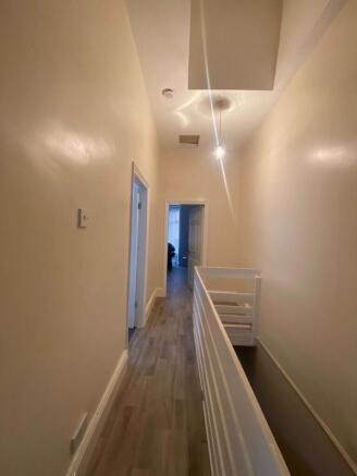 2 bed Flat to rent Image 6