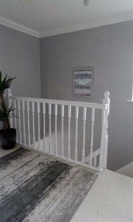 FIRST FLOOR LANDING: