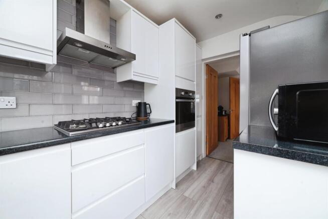 3 bed Terraced for sale Image 6