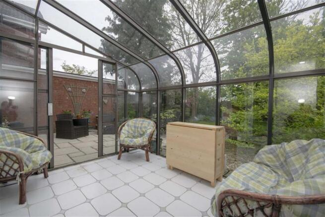LEAN-TO GARDEN ROOM