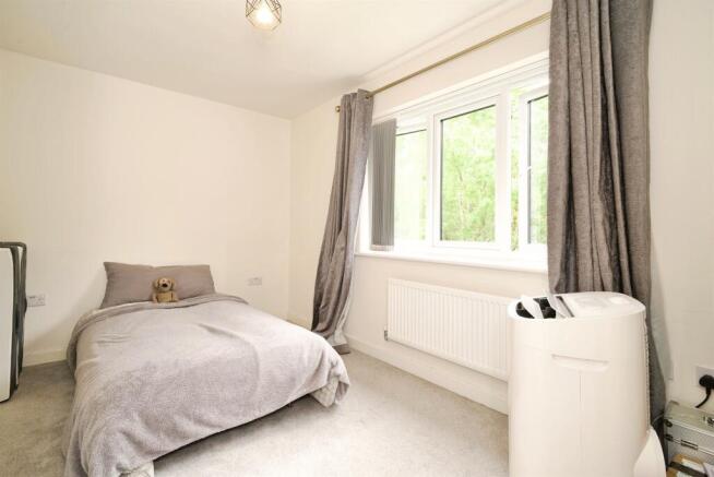 3 bed Semi-Detached for sale Image 8