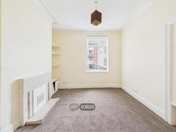 2 bed Terraced to rent Image 5