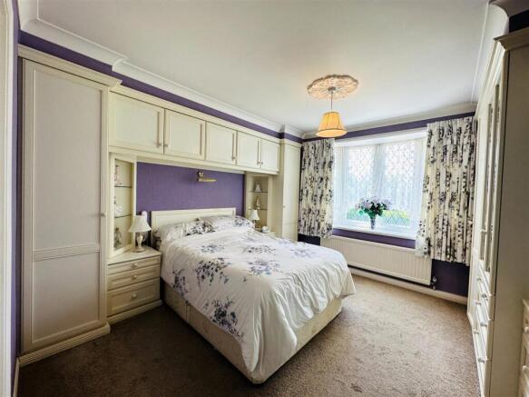 5 bed Detached for sale Image 12