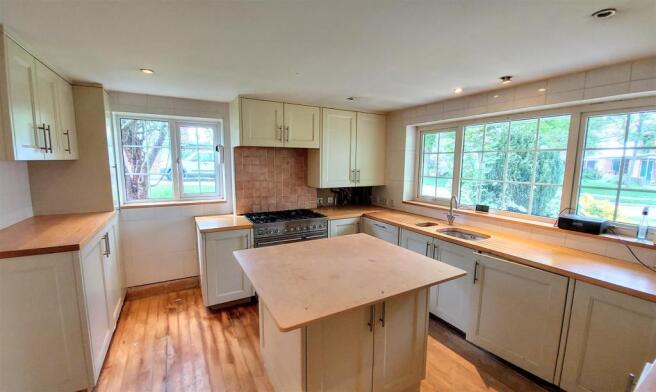 KITCHEN / BREAKFAST ROOM