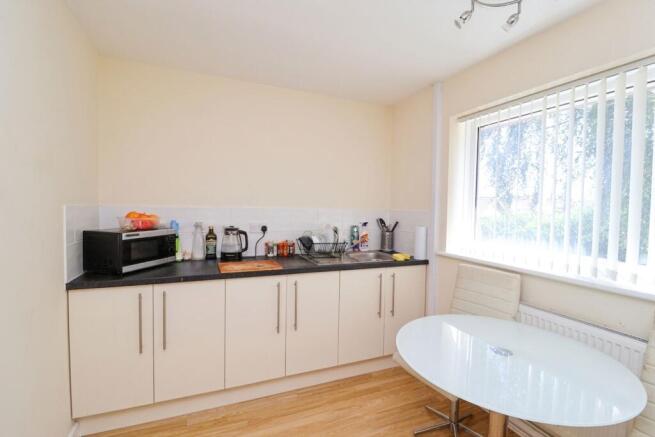 2 bed Flat for sale Image 5