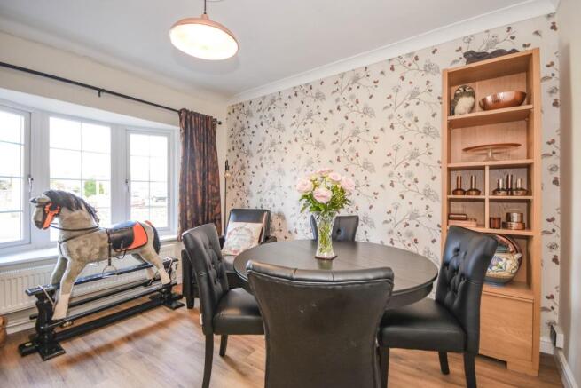 Dining Room/Bed 3