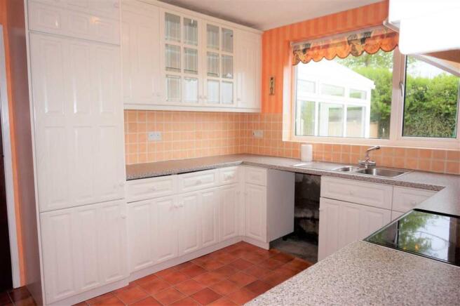 KITCHEN :