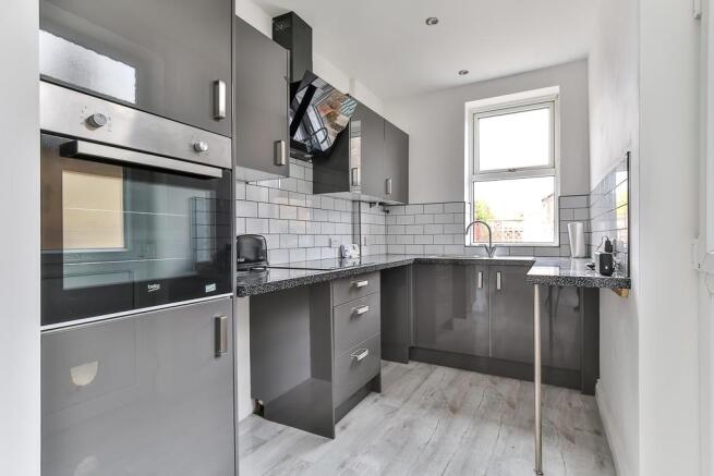 3 bed Terraced to rent Image 2