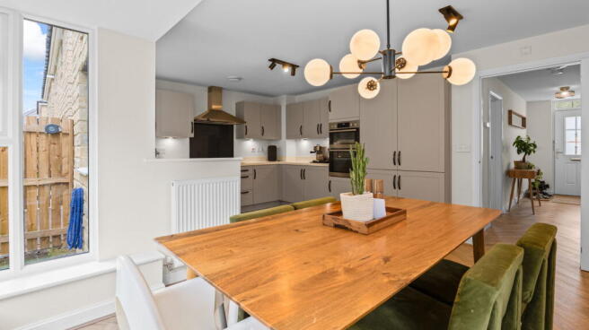 4 bed Detached for sale Image 10