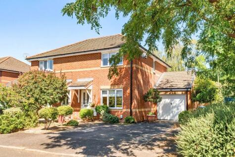 Stepgates Close, Chertsey, KT16