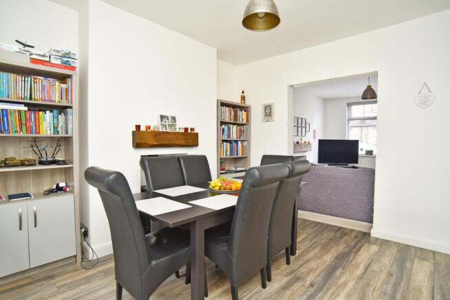 3 bed House for sale Image 4