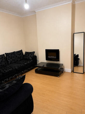 3 bed End of Terrace to rent Image 4