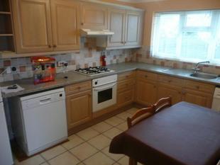 KITCHEN/DINER:
