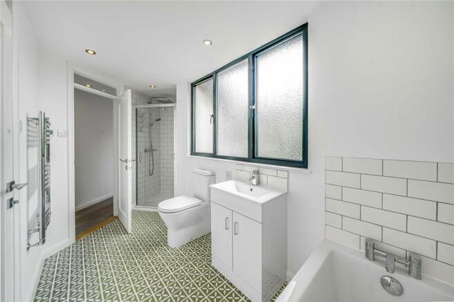 Jack/ Jill Ensuite