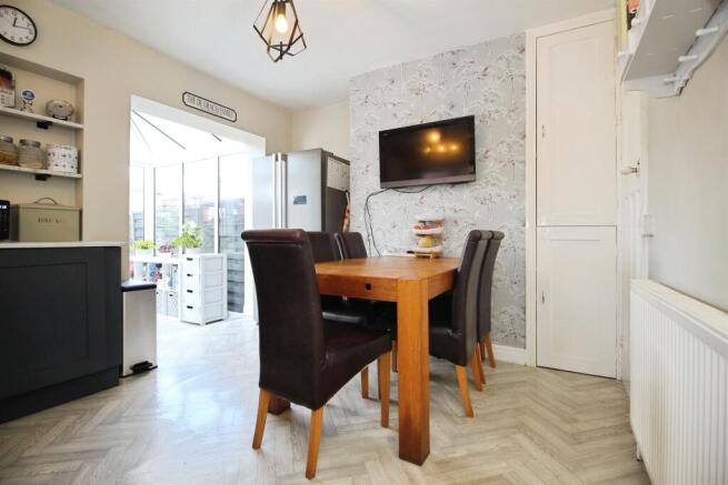 3 bed Semi-Detached for sale Image 6