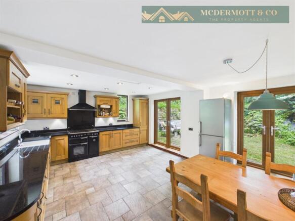 4 bed Detached for sale Image 5