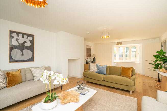 5 bed Detached for sale Image 7