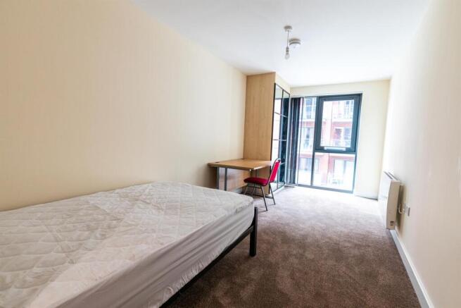 3 bed Apartment to rent Image 6