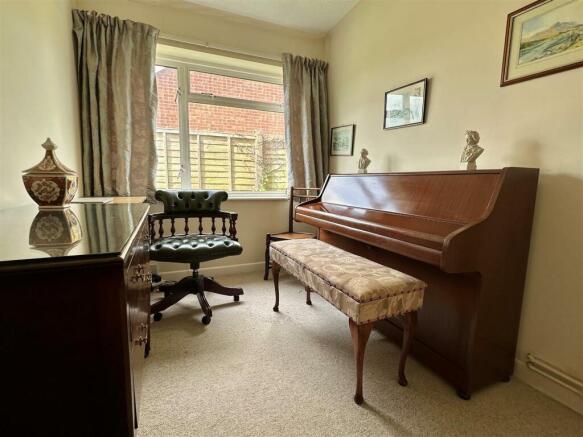 BEDROOM 4