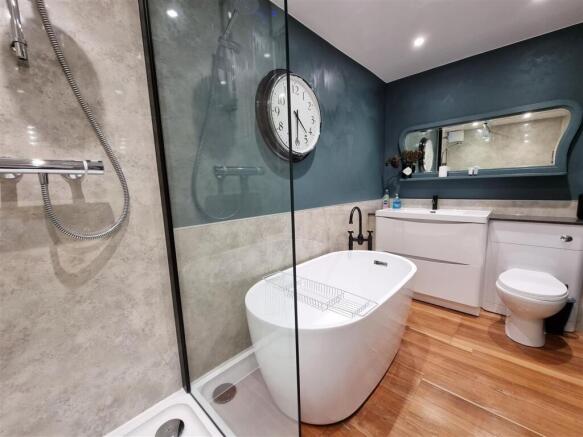 2 bed Apartment for sale Image 6