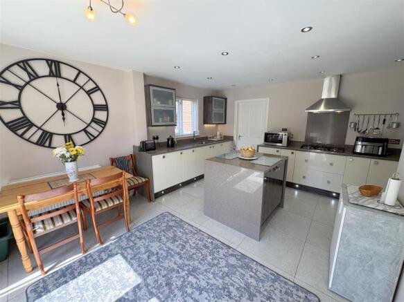 Kitchen/Dining Room